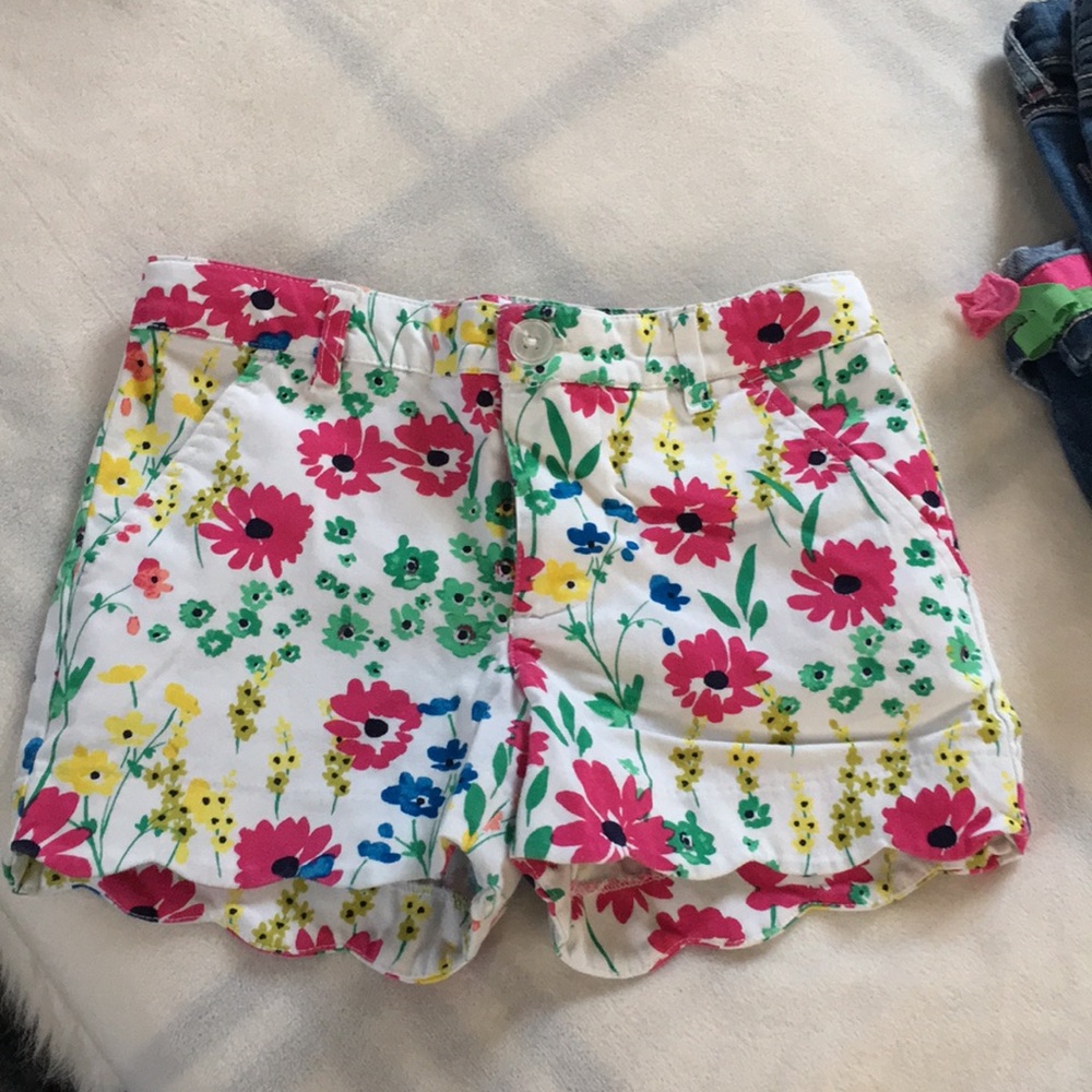 Pretty summer floral short